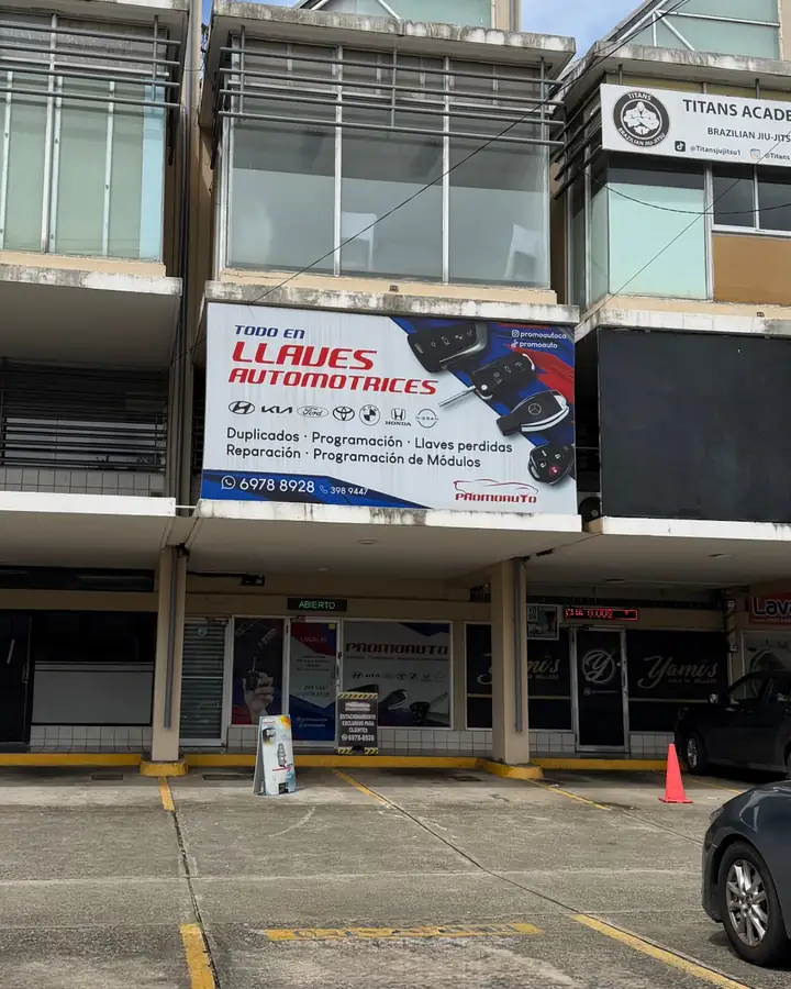 Fachada del local de Promoauto en Centro Belair, Tumba Muerto, Ciudad de Panamá